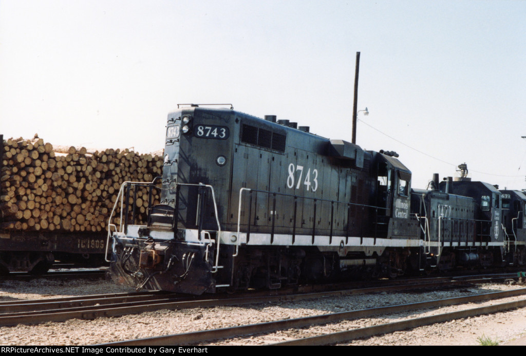 IC GP11 #8743 - Illinois Central